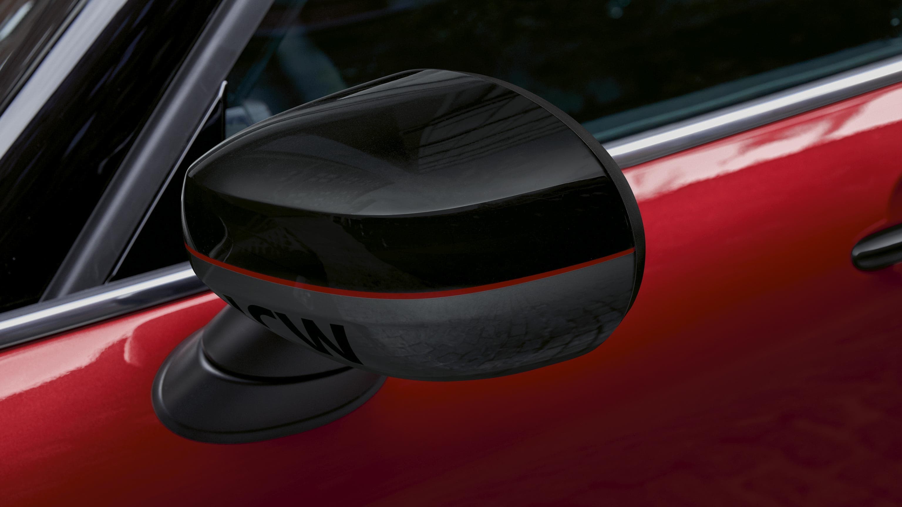 MINI John Cooper Works – rosso e nero – calotta del retrovisore esterno